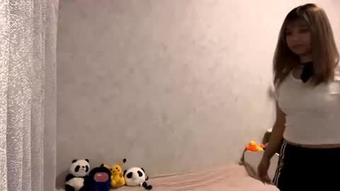 Snapshot of clary_cloud chatting on 11.15.25 Lara online show from 11.15.25