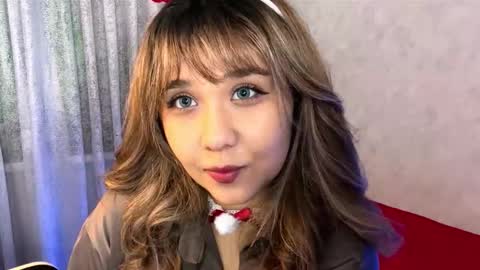 Snapshot of clary_cloud chatting on 11.23.25 Lara online show from 11.23.25