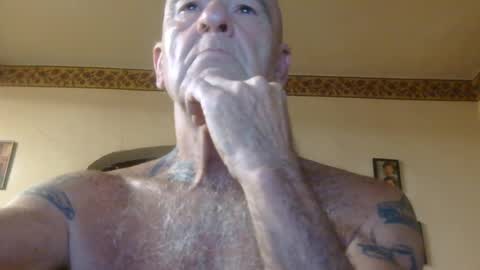Snapshot of classic_rock_and_oldies chatting on 07.22.26 Pizza online show from 07.22.26
