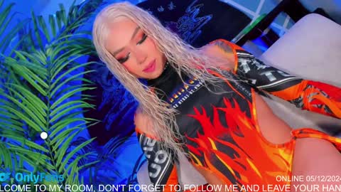 Snapshot of claudia_cooper chatting on 12.06.24 online show from 12.06.24