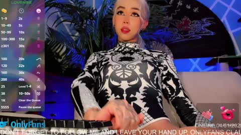 Snapshot of claudia_cooper chatting on 01.05.25 online show from 01.05.25