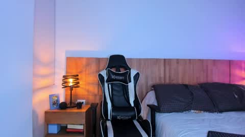 claytonburgues online show from 04.08.26