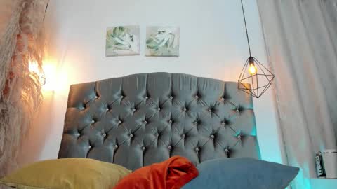 Snapshot of cleo_nilee chatting on 10.27.25 cleo online show from 10.27.25