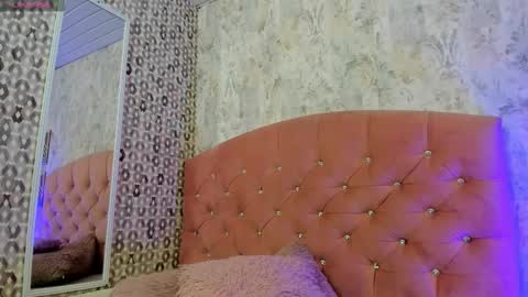 Snapshot of cleo_nilee chatting on 10.28.25 cleo online show from 10.28.25