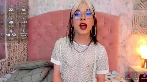 Snapshot of cleo_nilee chatting on 11.05.25 cleo online show from 11.05.25