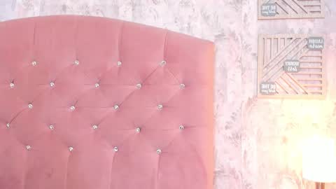 Snapshot of cleo_nilee chatting on 11.09.25 cleo online show from 11.09.25