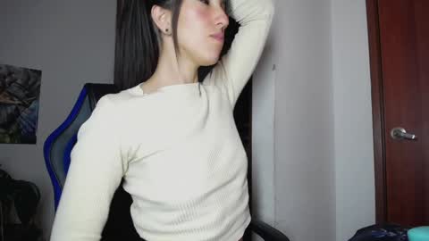 Snapshot of cleopatra_cute chatting on 12.19.24 Nicol online show from 12.19.24