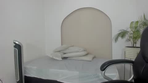 Snapshot of cloe_amazingg chatting on 12.16.25 Cloe online show from 12.16.25