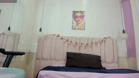 Snapshot of cloe_maisonn chatting on 04.08.26 cloe online show from 04.08.26