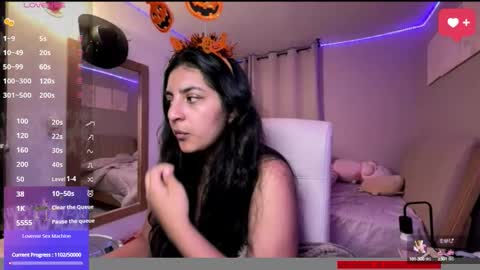 cloe small online show from 10.10.25