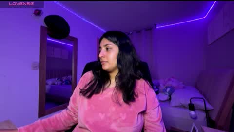 cloe small online show from 11.07.25