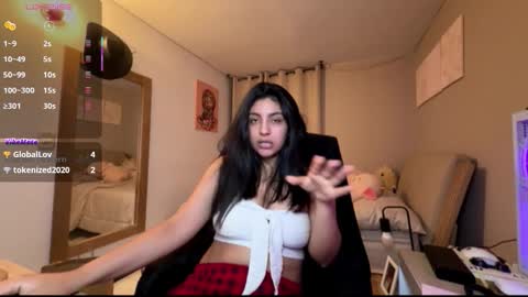 cloe small online show from 11.24.25