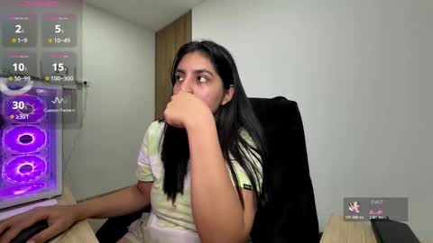 cloe small online show from 03.04.26