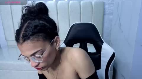 cloee online show from 10.11.25