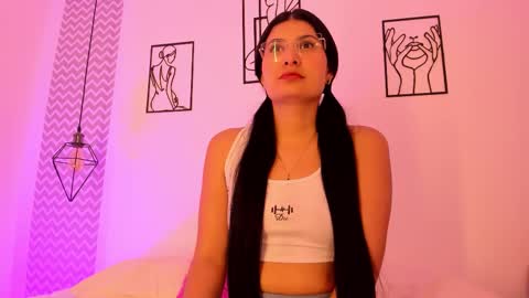 Snapshot of cloehonney chatting on 11.20.25 cloe online show from 11.20.25