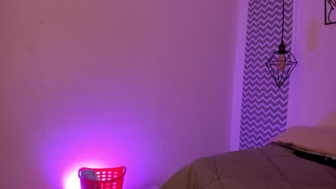 Snapshot of cloehonney chatting on 11.24.25 cloe online show from 11.24.25