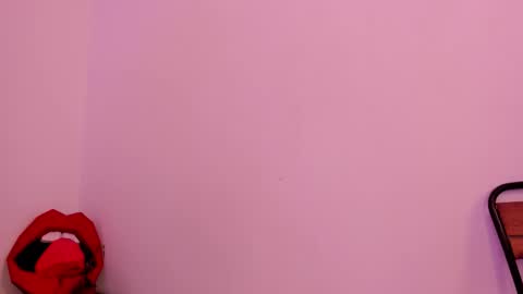 Snapshot of cloehonney chatting on 11.25.25 cloe online show from 11.25.25