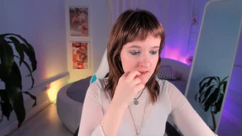 Snapshot of clover_red chatting on 12.04.24 Clover follow me online show from 12.04.24