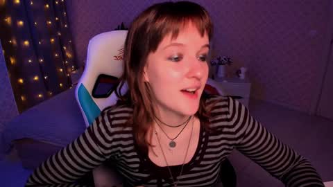 Snapshot of clover_red chatting on 12.22.24 Clover follow me online show from 12.22.24