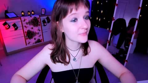 Snapshot of clover_red chatting on 12.26.24 Clover follow me online show from 12.26.24