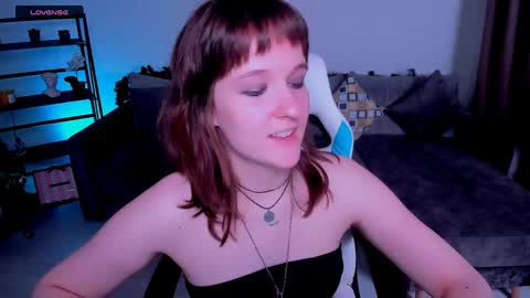 Snapshot of clover_red chatting on 12.28.24 Clover follow me online show from 12.28.24