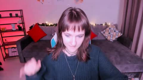 Snapshot of clover_red chatting on 01.05.25 Clover follow me online show from 01.05.25