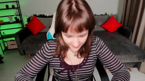 Snapshot of clover_red chatting on 01.07.25 Clover follow me online show from 01.07.25