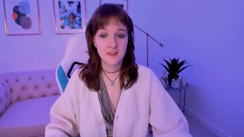 Snapshot of clover_red chatting on 01.24.25 Clover follow me online show from 01.24.25