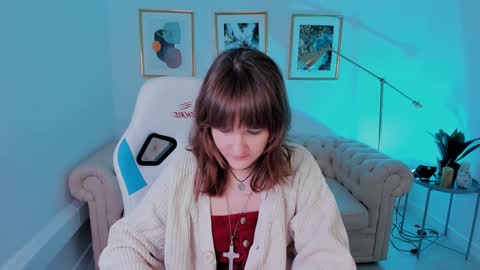 Snapshot of clover_red chatting on 02.04.25 Clover follow me online show from 02.04.25