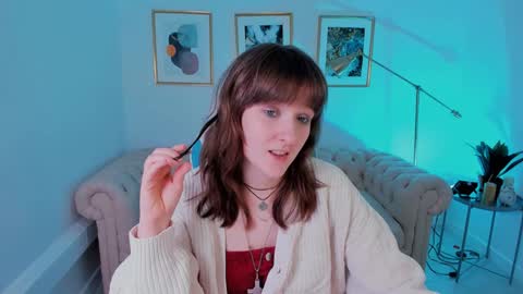 Snapshot of clover_red chatting on 02.04.25 Clover follow me online show from 02.04.25