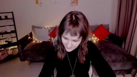 Snapshot of clover_red chatting on 03.08.25 Clover follow me online show from 03.08.25