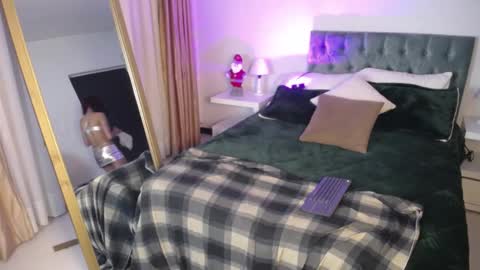 Snapshot of clown_face chatting on 12.07.24 emely dolce online show from 12.07.24