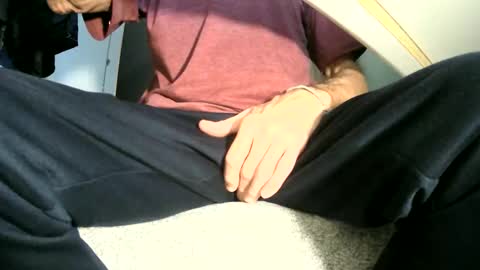 Snapshot of cockneegeezer chatting on 01.05.25 Ask me online show from 01.05.25