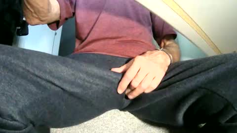 Snapshot of cockneegeezer chatting on 01.31.25 Ask me online show from 01.31.25