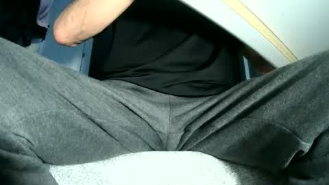 Snapshot of cockneegeezer chatting on 02.12.25 Ask me online show from 02.12.25