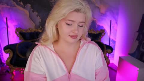 Snapshot of cocosecretss chatting on 10.13.25 onlyfans amyleyy online show from 10.13.25