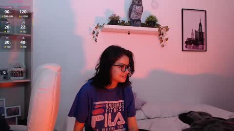 Phia And Luna online show from 10.22.25