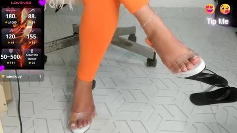 laurita online show from 11.28.25