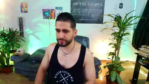 Snapshot of colin_stone chatting on 12.05.25 colin_stone online show from 12.05.25