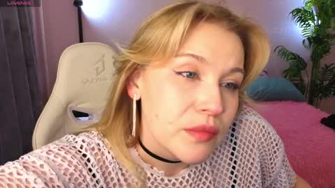 Collen Mon Tue Wed Thu Fri GMT 3 0300am - 0900am  online show from 04.21.26