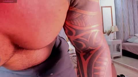 college_muscle_ass online show from 09.18.25