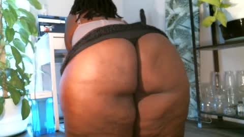 Snapshot of colorfullydark chatting on 02.26.25 Noni online show from 02.26.25