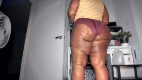 Snapshot of colorfullydark chatting on 09.26.25 Noni online show from 09.26.25