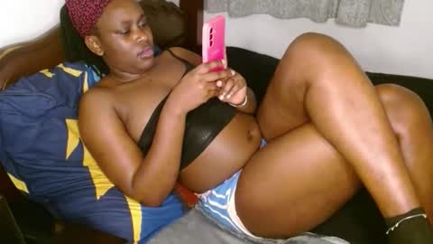 Snapshot of comicalcara chatting on 11.17.25 Cara online show from 11.17.25