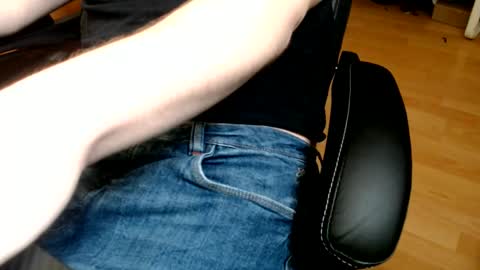 Snapshot of commanderchip chatting on 03.04.25 commanderchip online show from 03.04.25