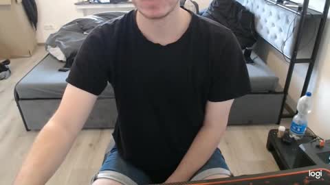 Snapshot of commanderchip chatting on 10.18.25 commanderchip online show from 10.18.25