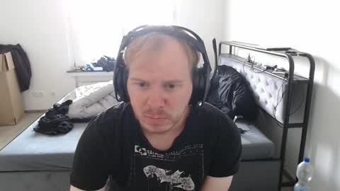 Snapshot of commanderchip chatting on 10.19.25 commanderchip online show from 10.19.25