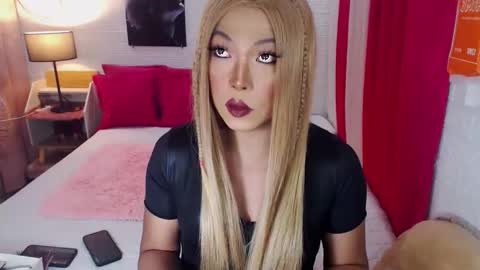 Snapshot of commanderofsexx chatting on 12.19.25 QUEEN SABRINA online show from 12.19.25