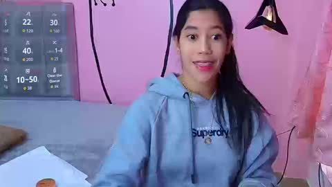 Snapshot of connie_bell chatting on 09.12.25 C O N N I E online show from 09.12.25