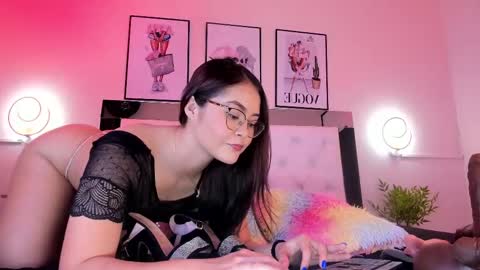 Snapshot of corachandler chatting on 03.03.25 Cora online show from 03.03.25